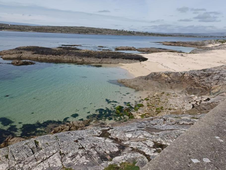 Curlews Rest - Gateway To The Aran Islands Apartment Голуей Екстериор снимка